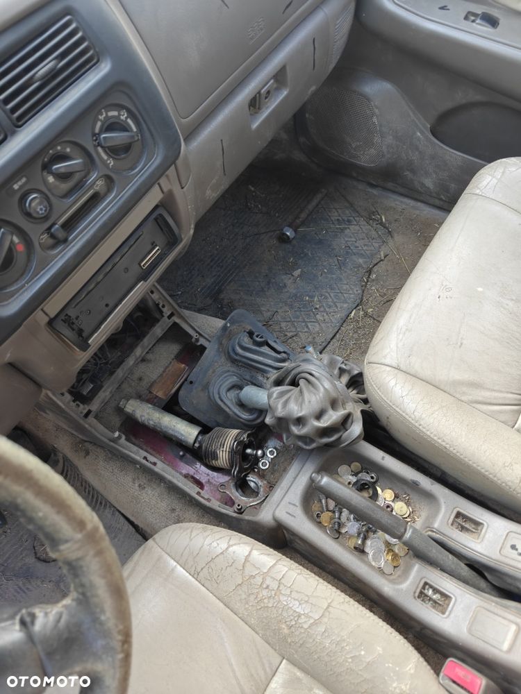 Mitsubishi Pajero - 4