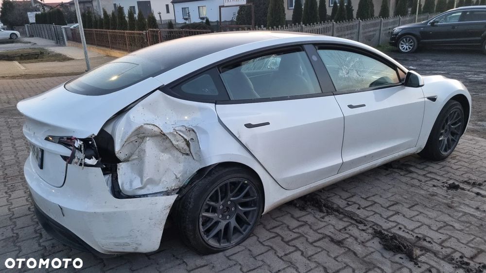 Tesla Model 3 - 11