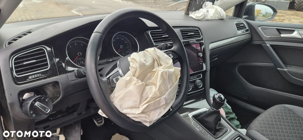 Volkswagen Golf - 26