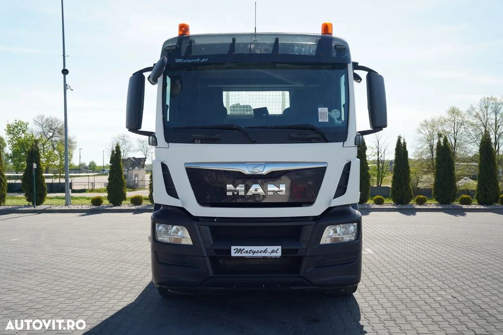 MAN TGS 35.480 / 8x4 / HDS HIAB 288 EP-5, rază de acțiune: 12,7 m / platformă laterală - 7,4 m / capacitate de ridicare: 9400 kg / EURO 6 / RADIOCOMANDĂ - 15