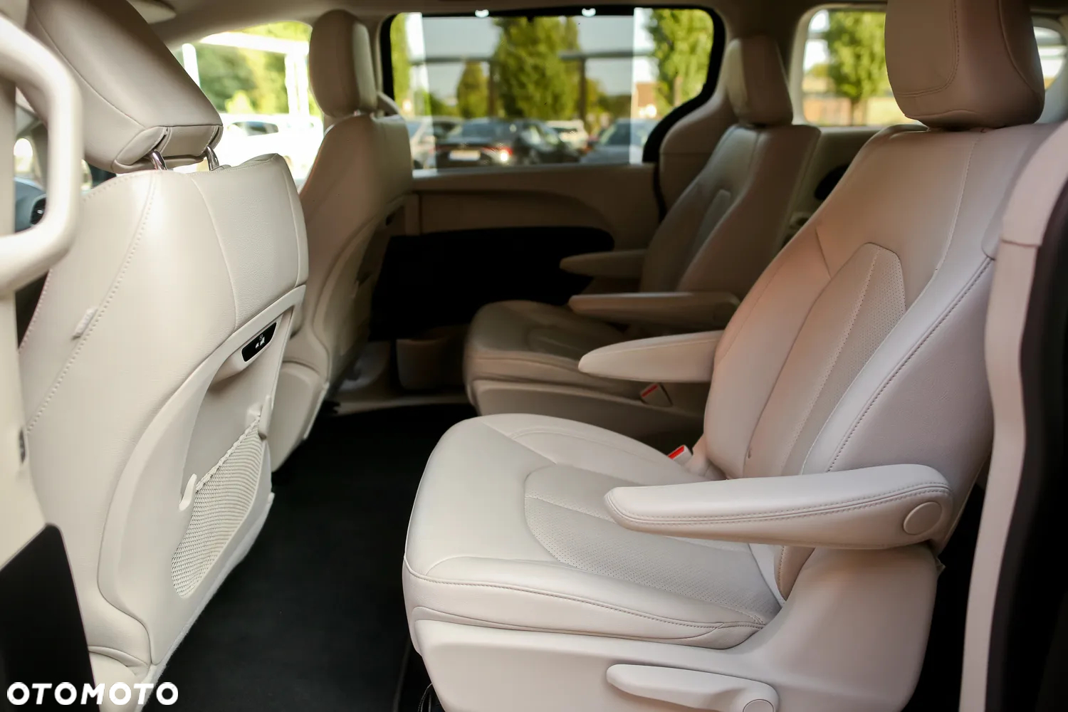 Chrysler Pacifica - 25