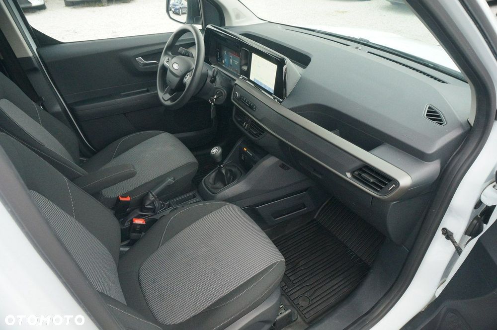 Ford Transit Courier - 20