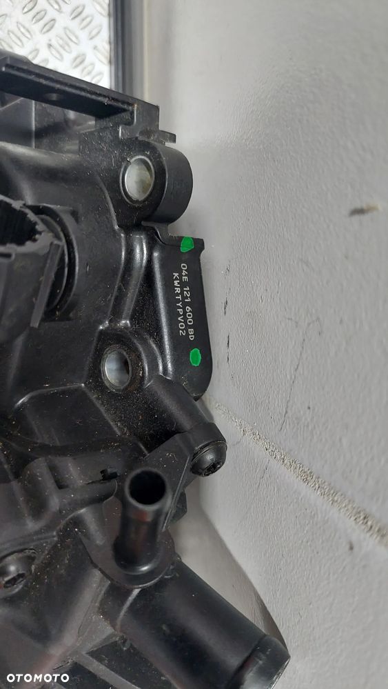 OBUDOWA TERMOSTALI AUDI Q2 1,0TFSI R2018 NR 04E121600BD - 2