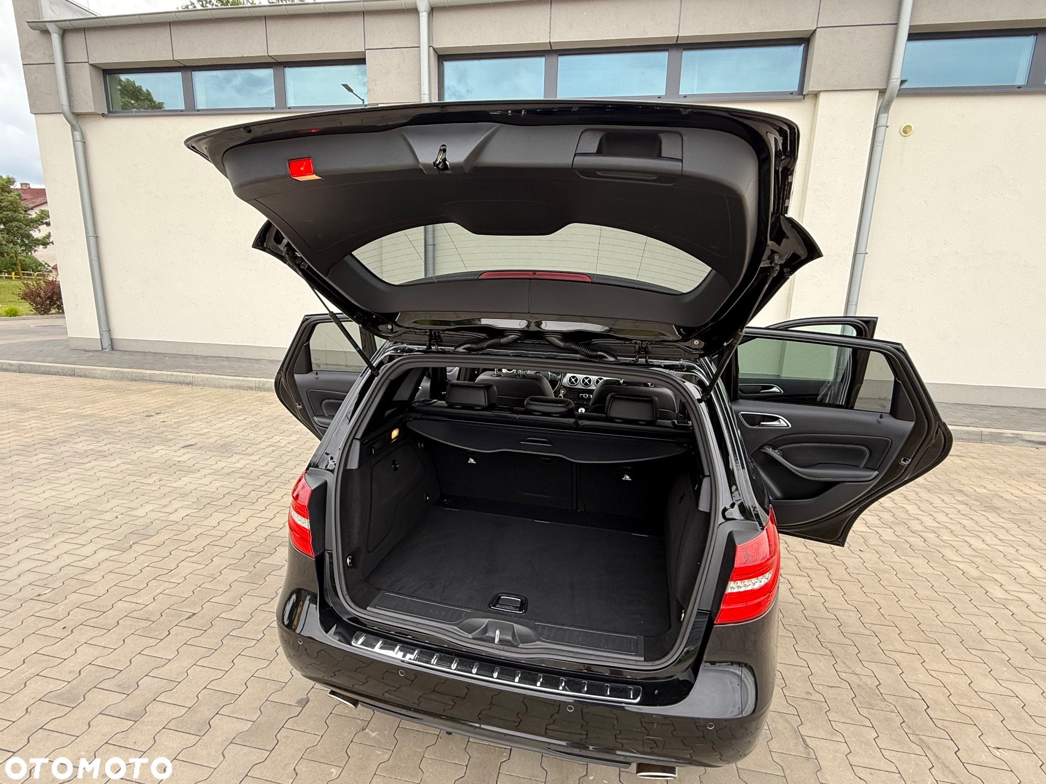 Mercedes-Benz Klasa B 180 UrbanStyle Edition - 40
