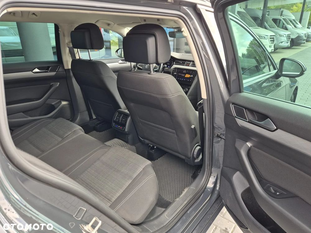 Volkswagen Passat 2.0 TDI SCR DSG Business - 24