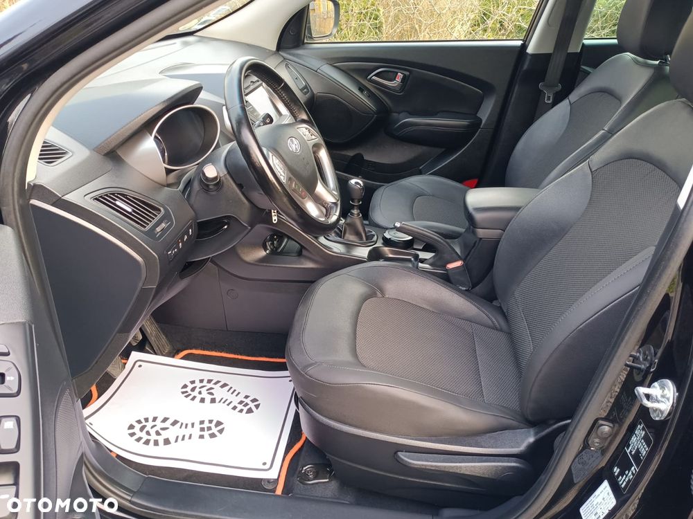 Hyundai ix35 1.7 CRDi 2WD blue Finale Gold - 17