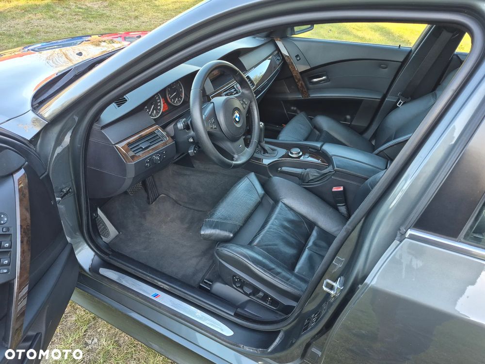 BMW Seria 5 540i - 17