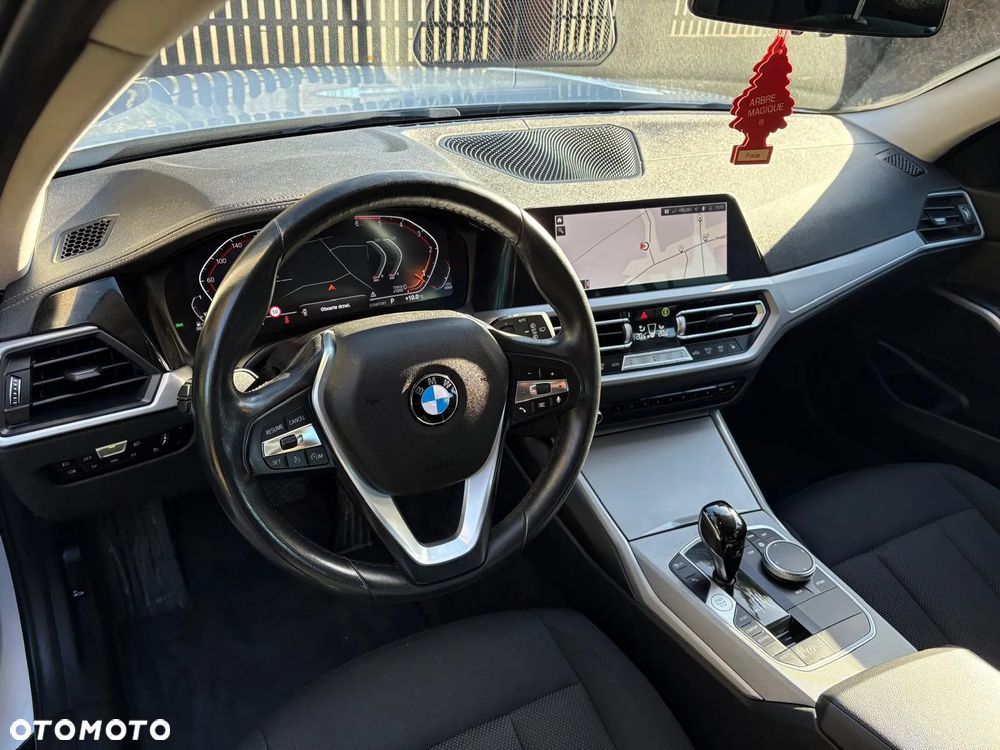 BMW Seria 3 318d Touring Sport Line - 15