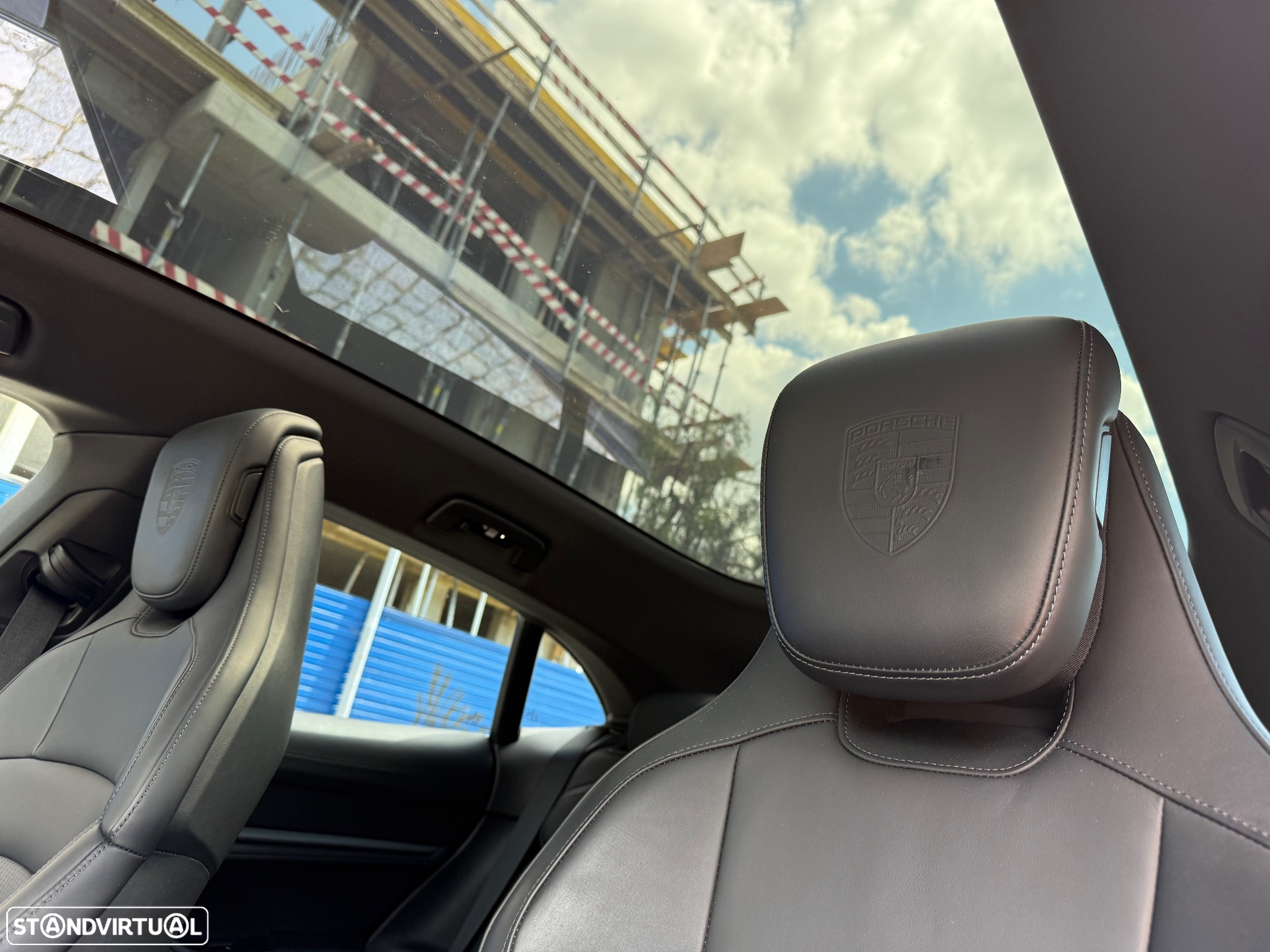 Porsche Taycan Cross Turismo 4 - 25