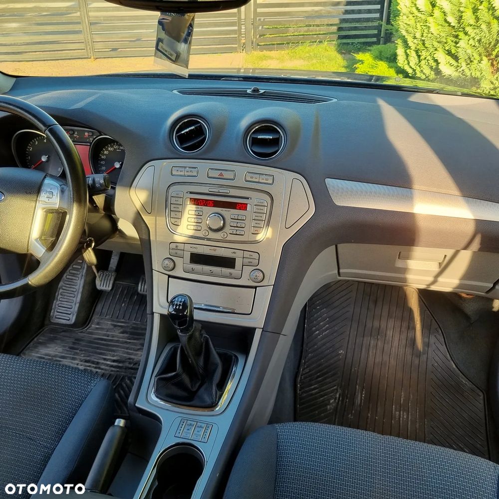 Ford Mondeo 2.0 Ambiente - 24