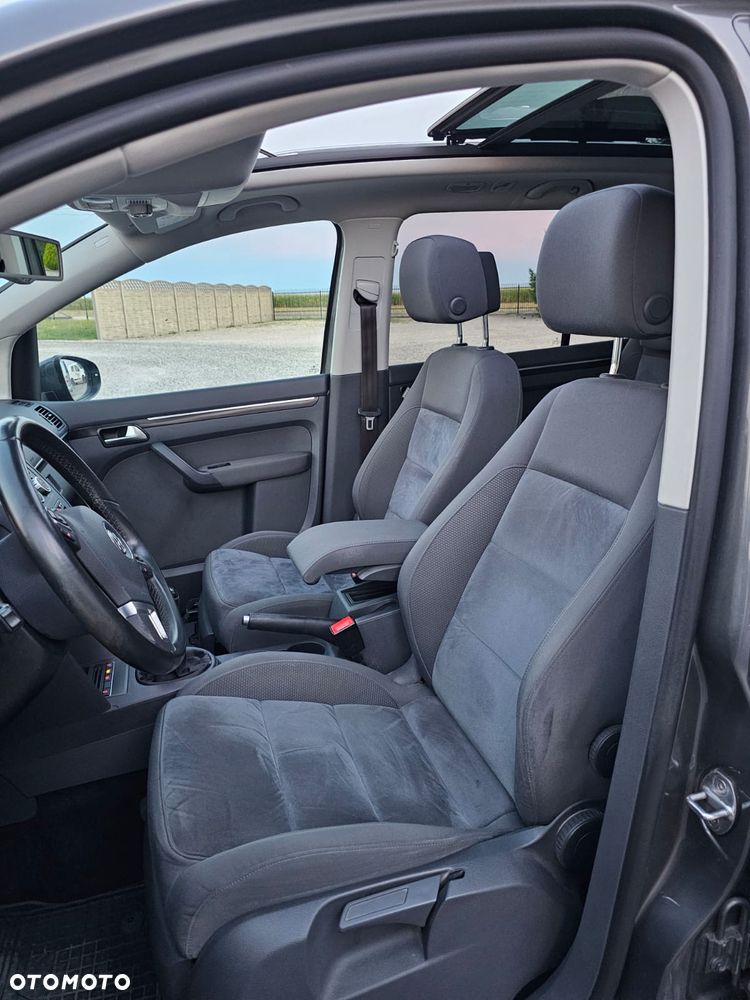 Volkswagen Touran 2.0 TDI DPF Highline - 14