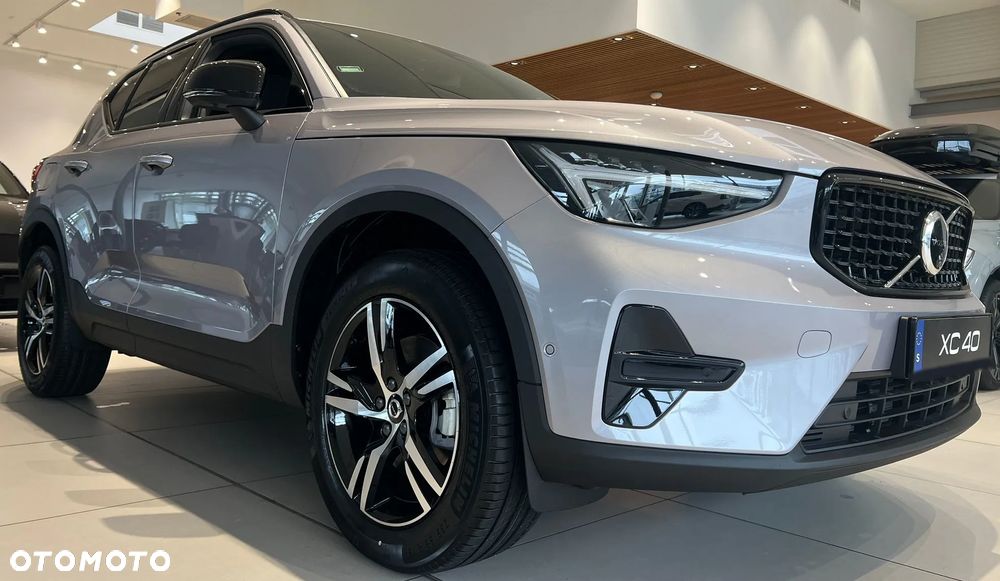 Volvo XC 40 B4 B AWD DKG Plus Dark - 4