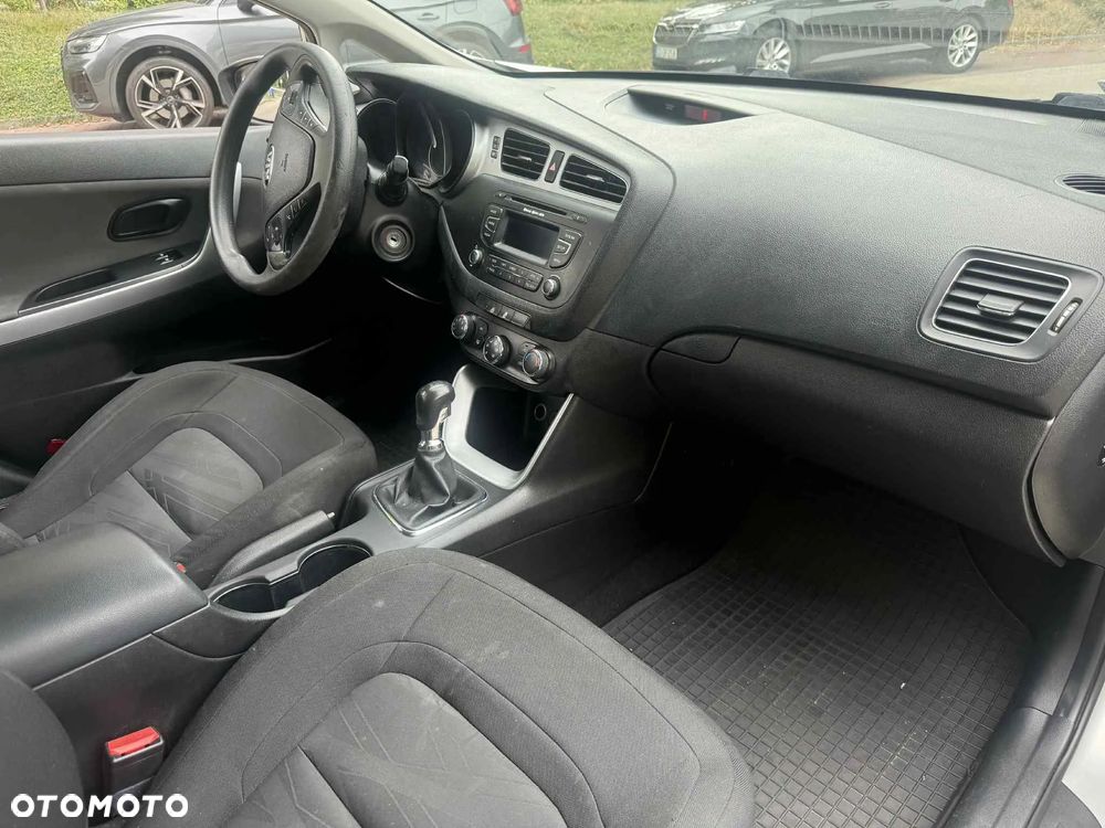 Kia Ceed - 12