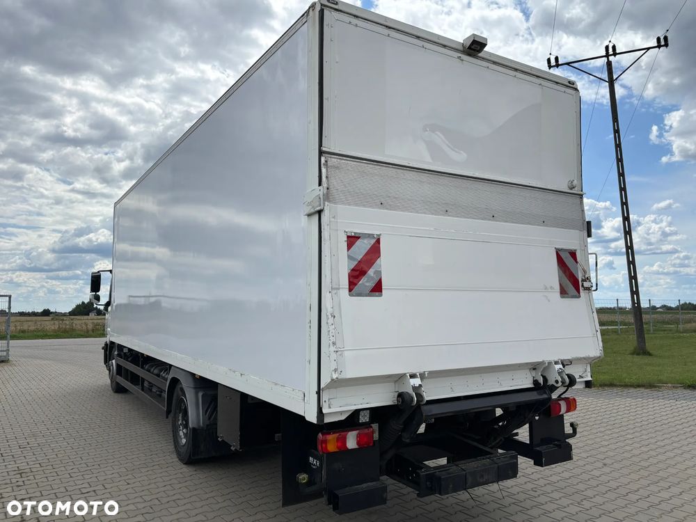 Mercedes-Benz ATEGO 1524  EURO 6 (1527, 1530) kontener z windą , kabina przeedłużana  z łóżkiem składanym, kurierka, paletówka, - 12
