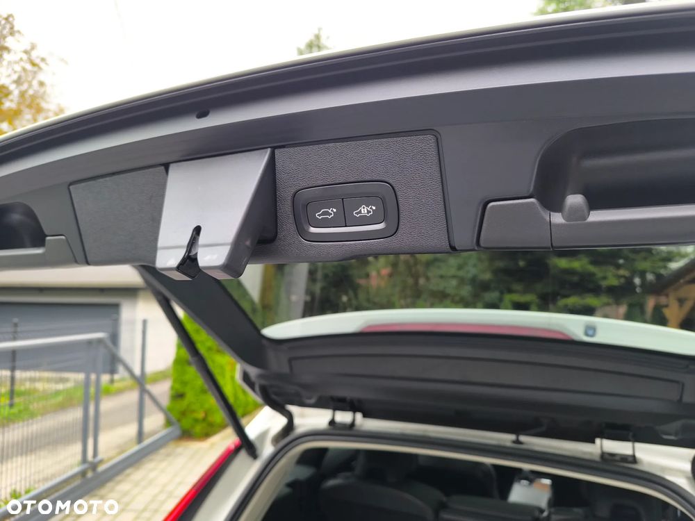 Volvo XC 60 B5 B AWD Geartronic Momentum Pro - 11