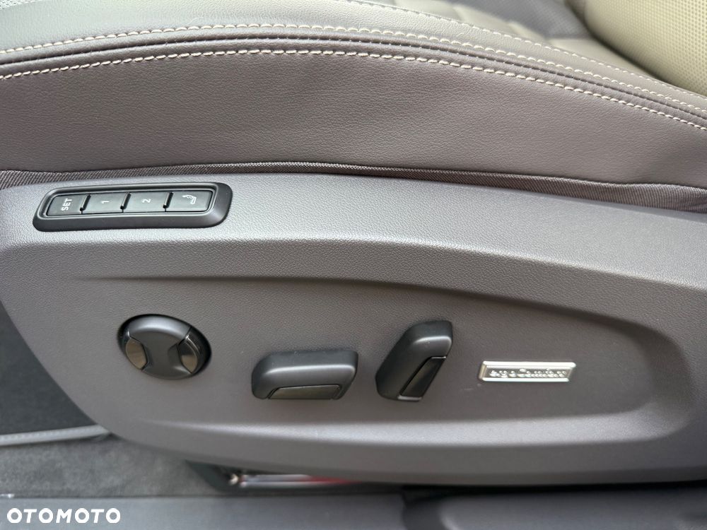 Volkswagen Multivan 2.0 TDI L2 Style DSG - 10