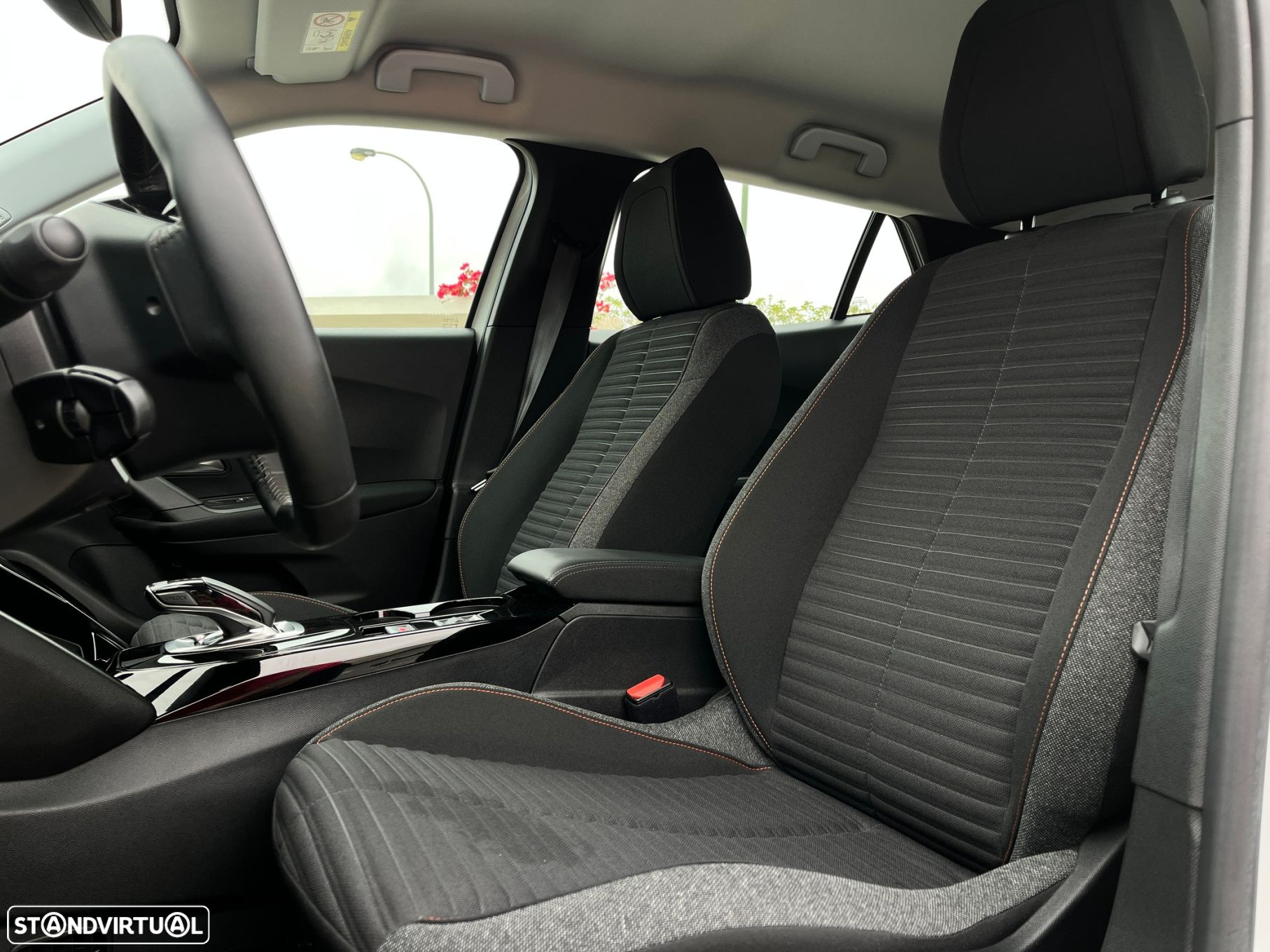 Peugeot e-2008 50 kWh Active - 25