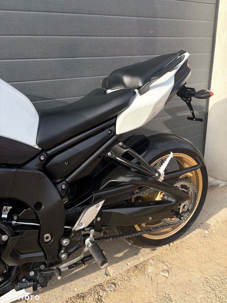 Yamaha FZ8 - 4