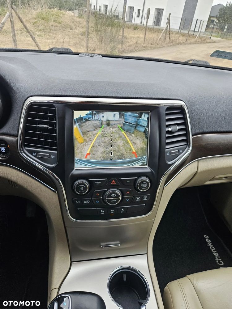 Jeep Grand Cherokee - 12