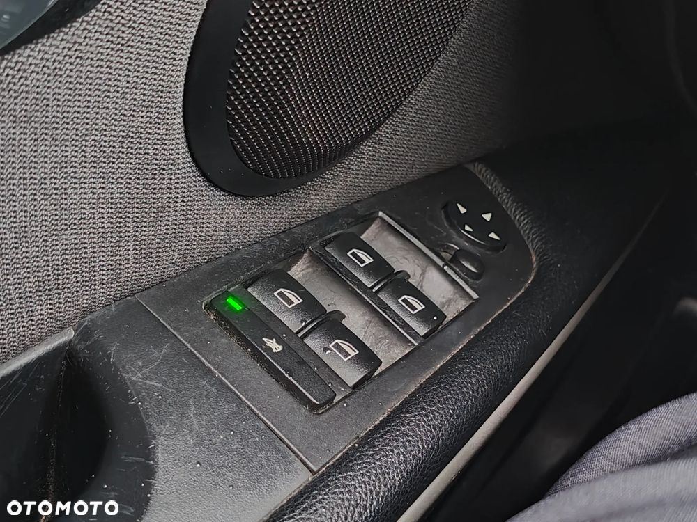 BMW Seria 3 318d - 32