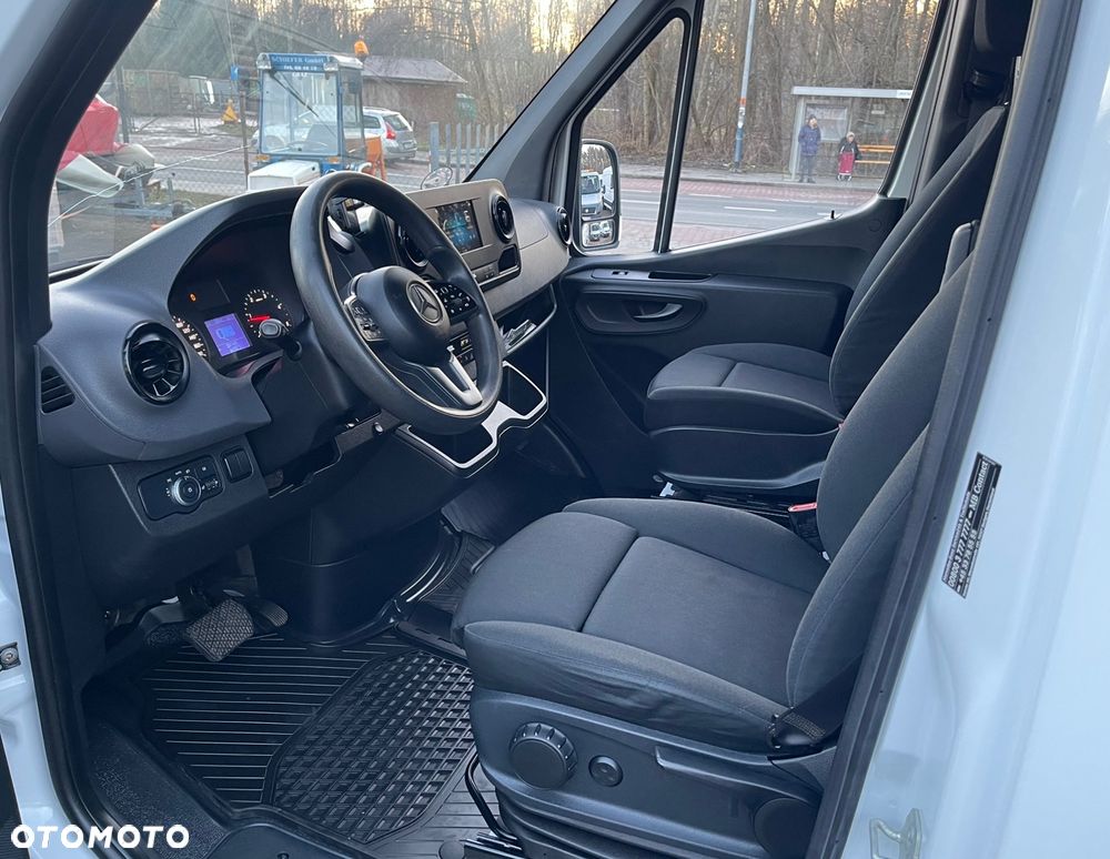 Mercedes-Benz Sprinter - 16