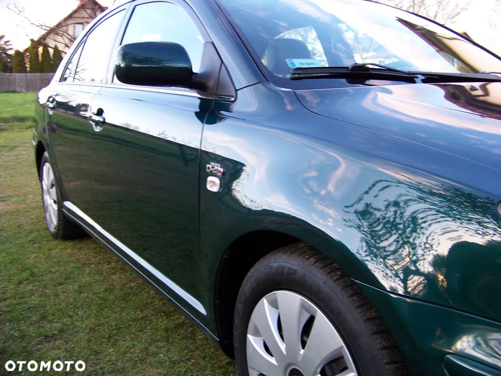 Toyota Avensis 2.0 D-4D - 16