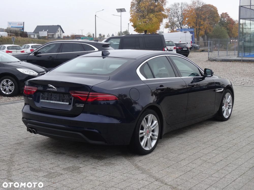 Jaguar XE 2.0 D180 R-Dynamic SE - 14