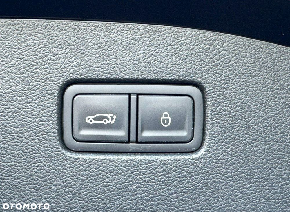 Genesis G70 - 17