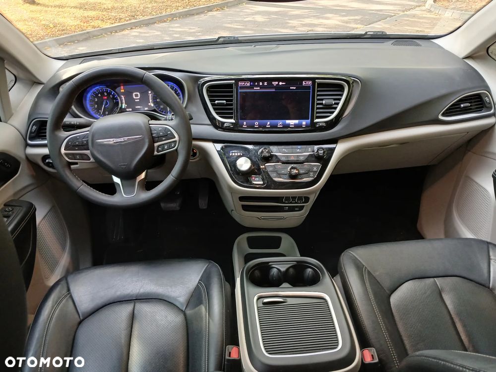 Chrysler Pacifica - 17