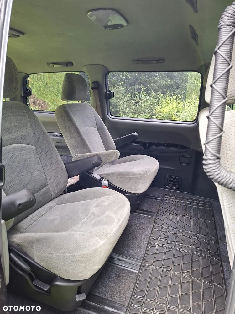 Hyundai H-1 Starex - 4