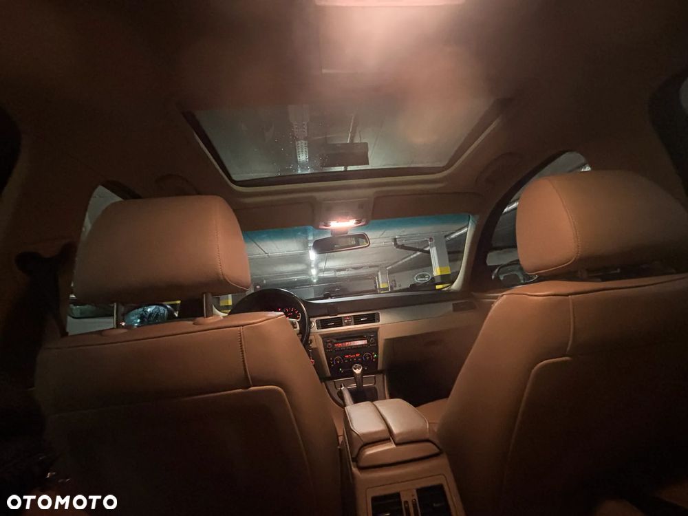 BMW Seria 3 320i - 24