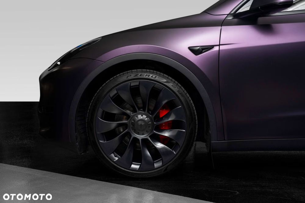 Tesla Model Y Performance Dual Motor AWD - 9
