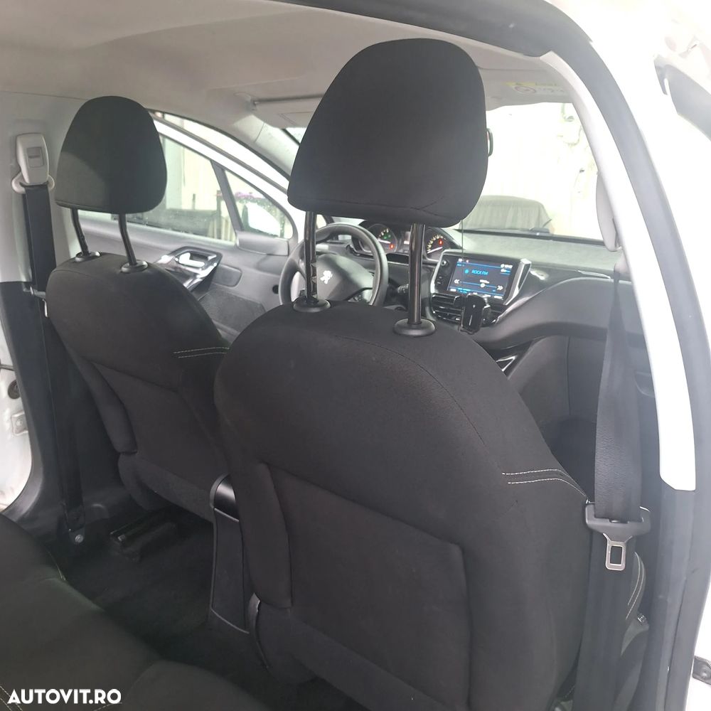 Peugeot 208 1.2 L PureTech Active - 36