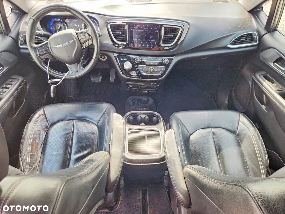 Chrysler Pacifica - 7
