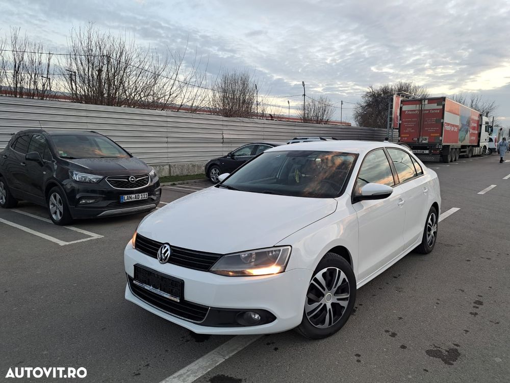 Volkswagen Jetta - 1