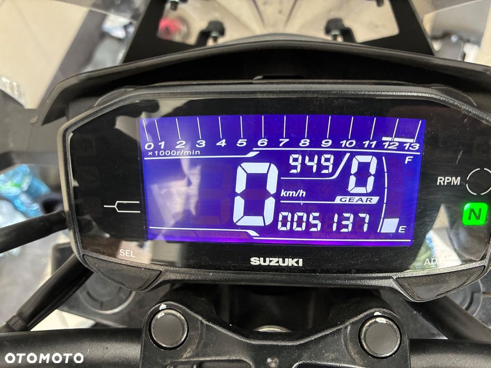 Suzuki GSX - 8