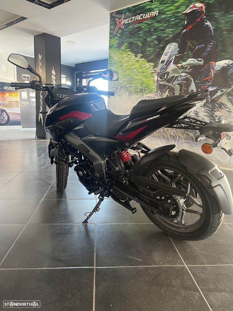 Bajaj Pulsar NS Ns 200 - 4