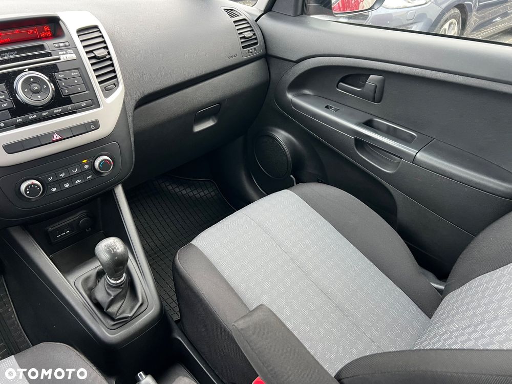 Kia Venga 1.6 Smart - 19