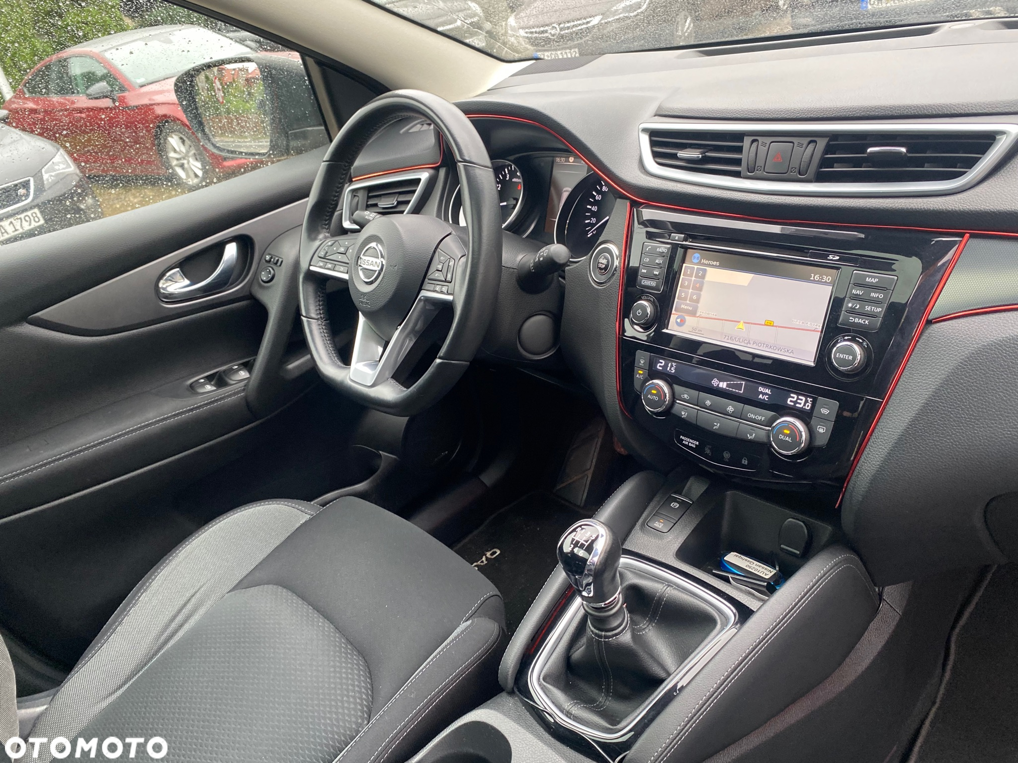Nissan Qashqai 1.6 DIG-T N-Connecta - 25