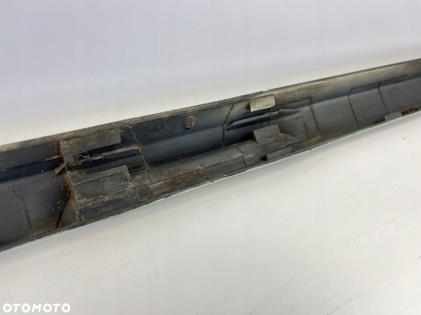 LISTWA DOLNA KLAPY POKRYWY BAGAŻNIKA MERCEDES W124 KOMBI 1247430393 85-89R - 14