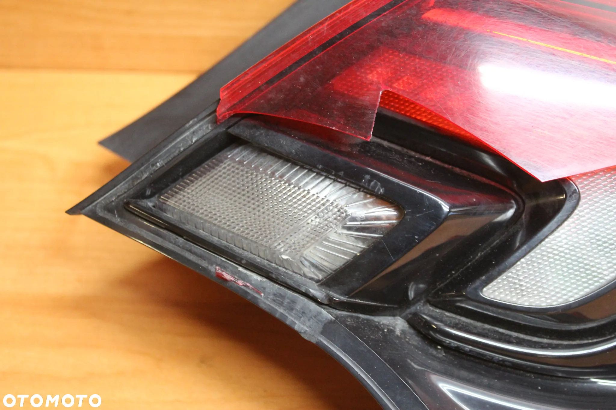 LAMPA PRAWA TYLNA PRAWY TYŁ LED W BŁOTNIK OPEL ASTRA J GTC 3 DRZWI EUROPA ORYGINALNA 100% SPRAWNA 13281879 - 2