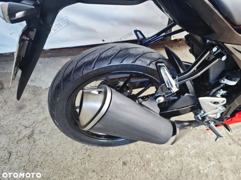 Suzuki GSX - 13