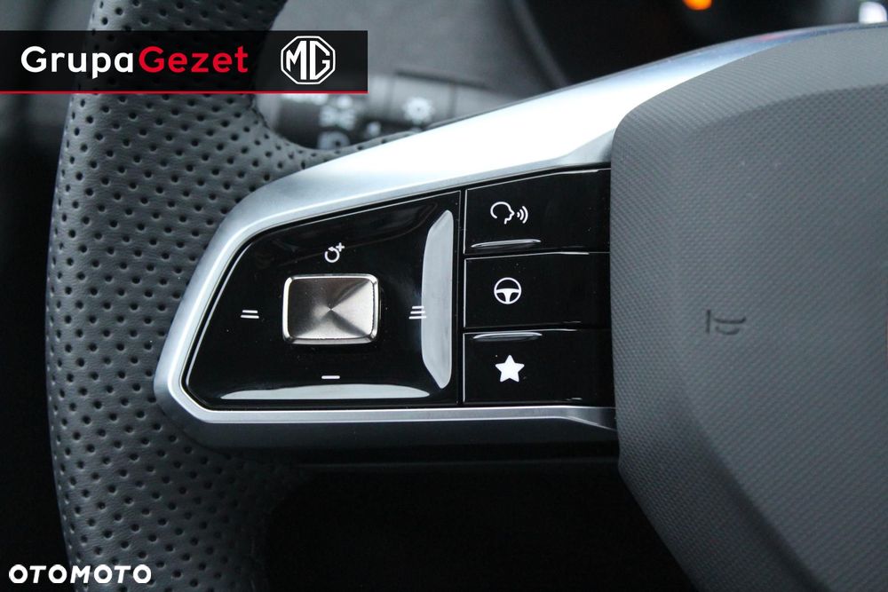 MG ZS - 11