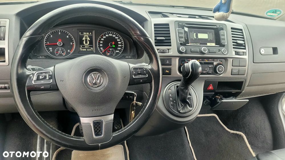 Volkswagen Caravelle - 19