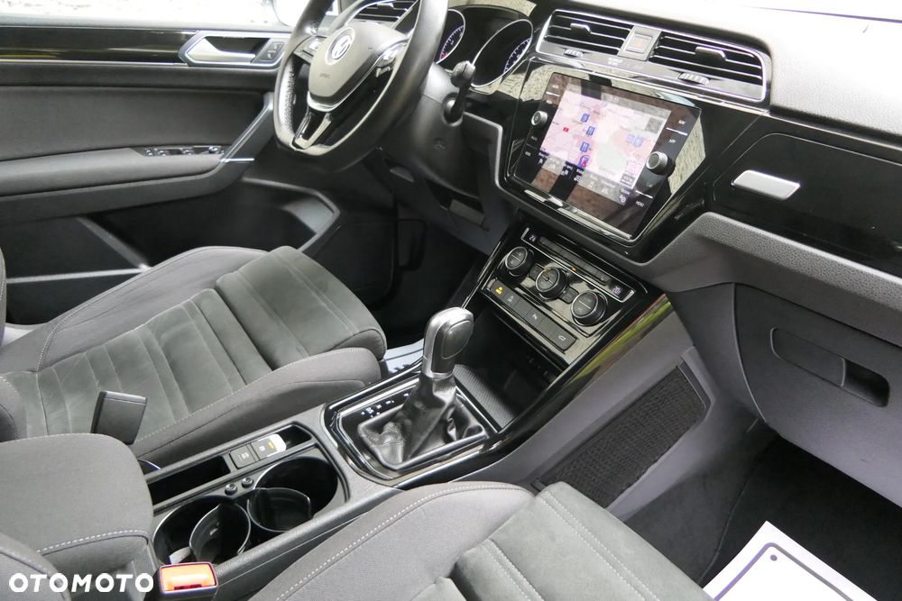 Volkswagen Touran - 17