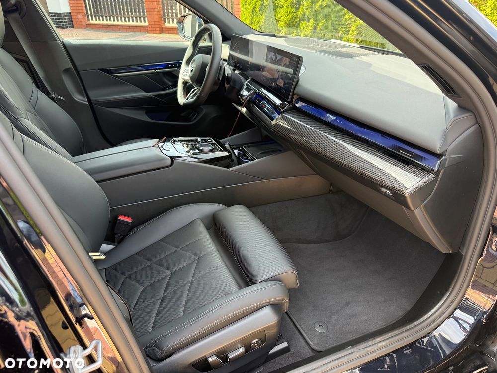 BMW Seria 5 520d xDrive - 24