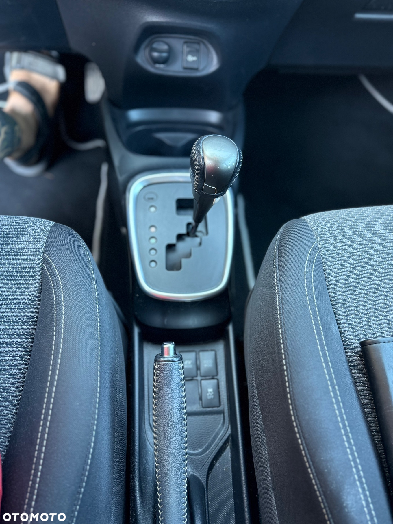 Toyota Yaris Hybrid 100 Premium - 11