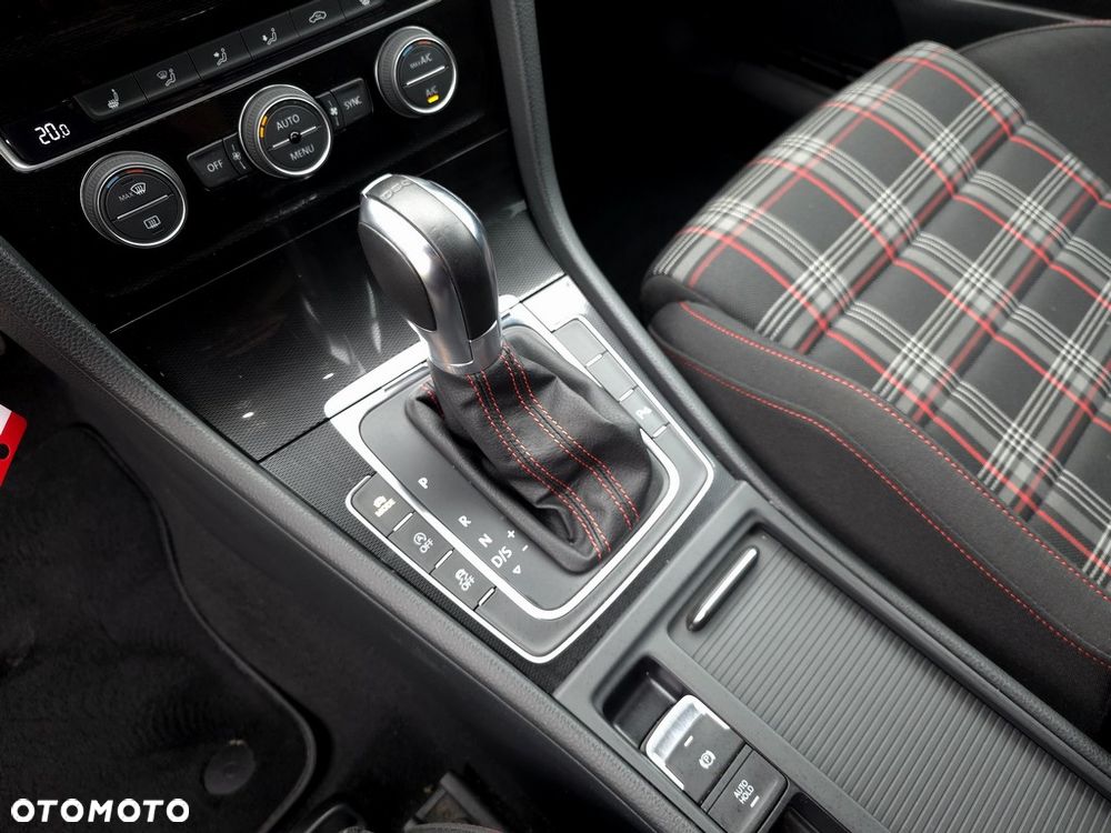 Volkswagen Golf - 19