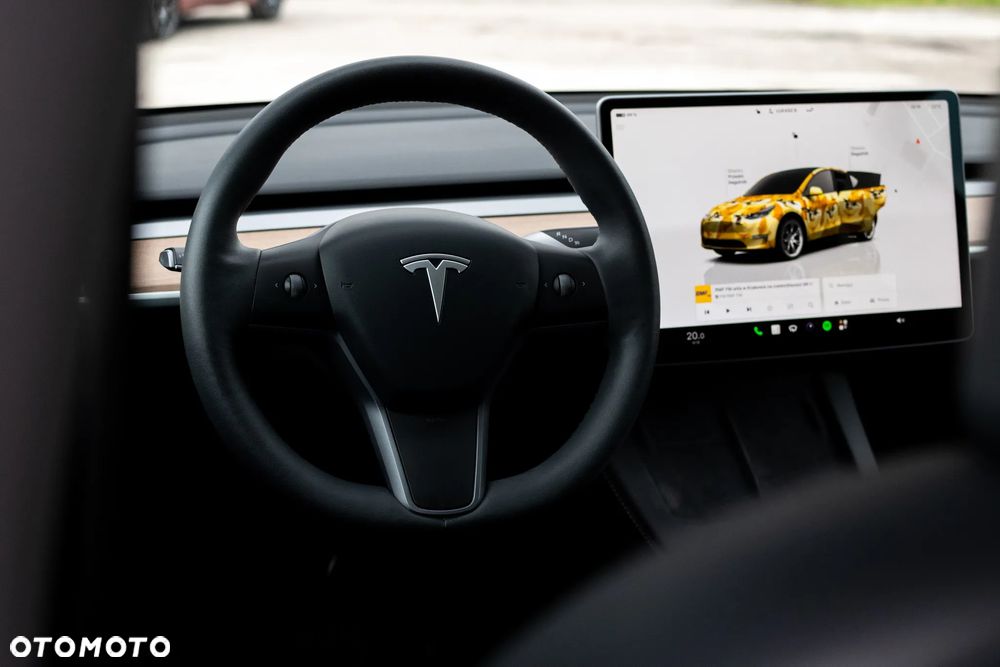 Tesla Model Y - 32