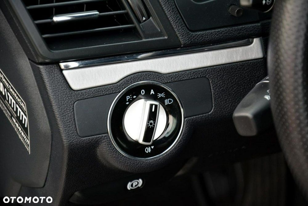 Mercedes-Benz Klasa E 350 CGI BlueEffICIENCY - 33